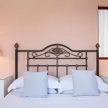 Veggera 4* Perissa (Santorini)